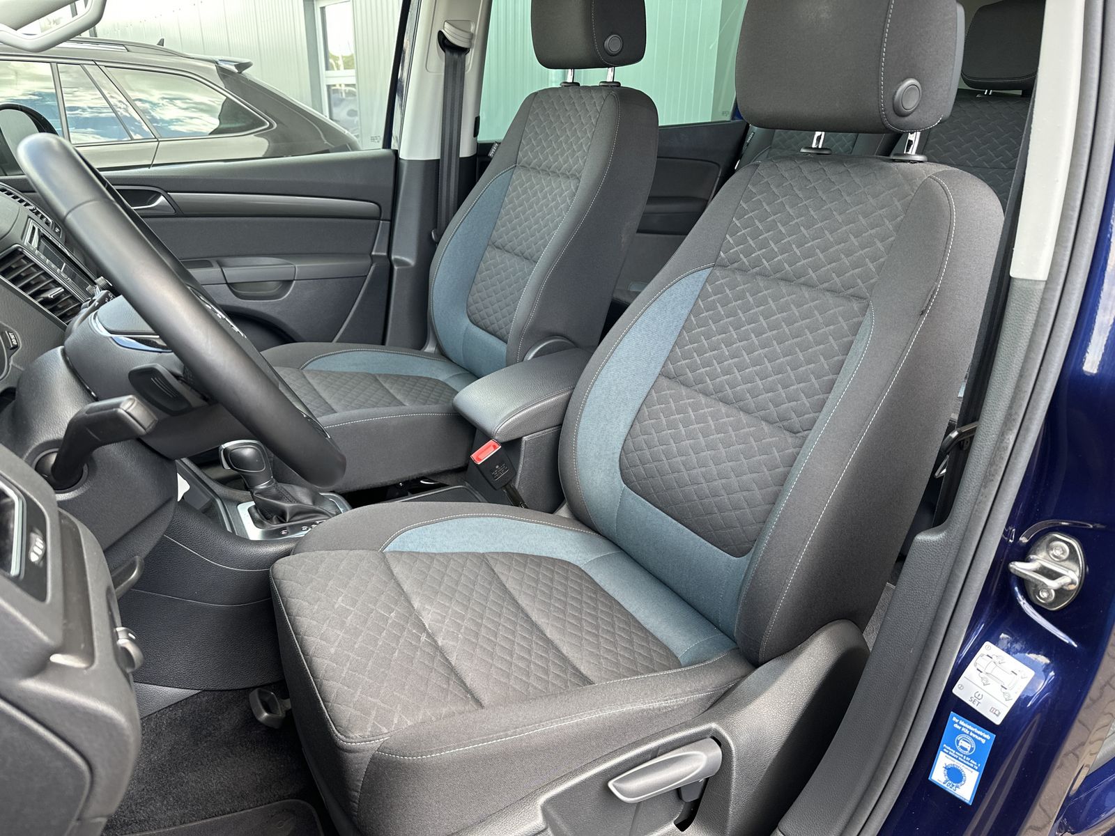 Fahrzeugabbildung Volkswagen Sharan 2.0 TDI DSG IQ.DRIVE NAV+AHK+DCC+KAMERA