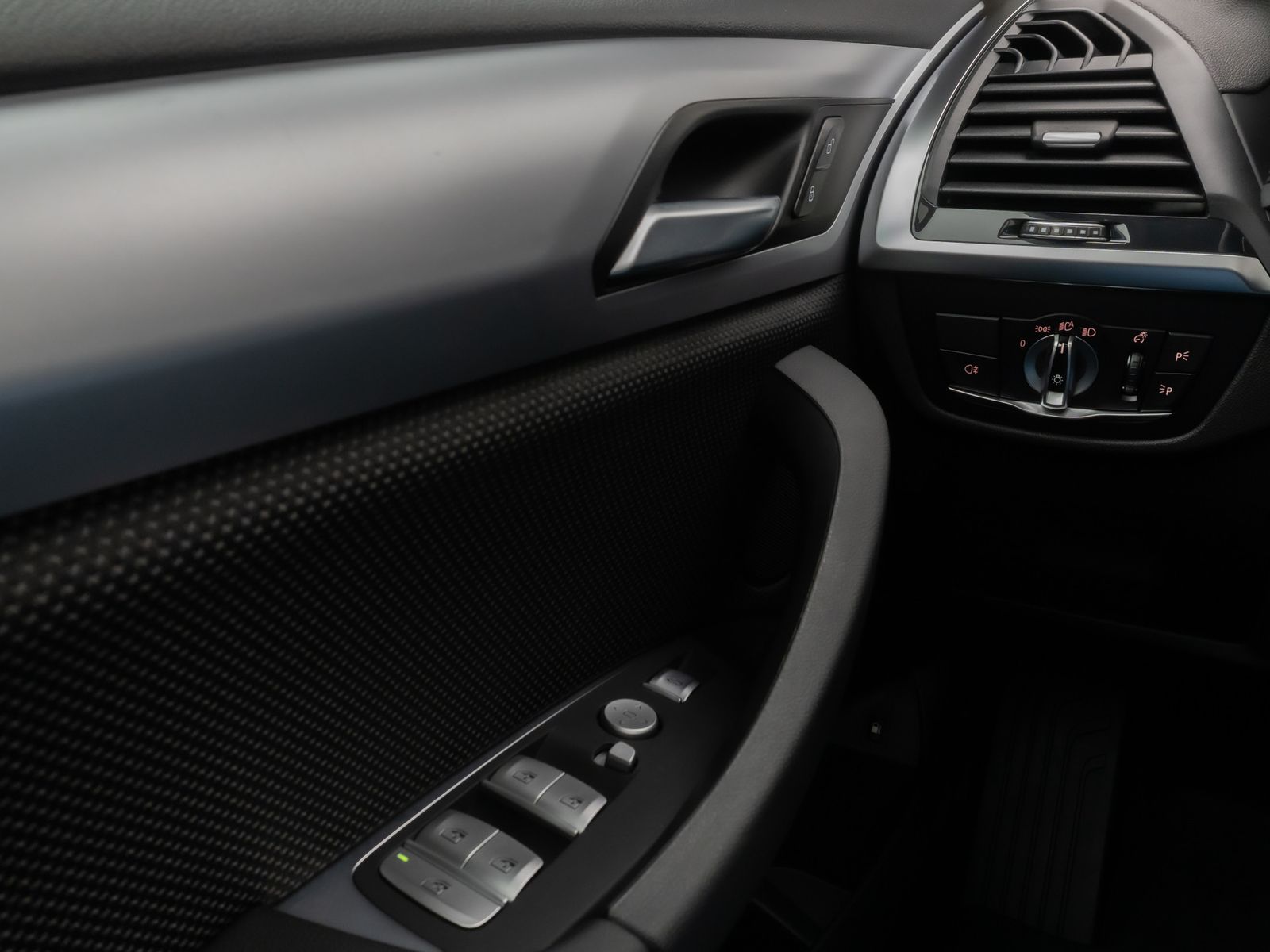 Fahrzeugabbildung BMW X3 xD30e Panorama Kamera DAB HiFi WLAN Stop&Go