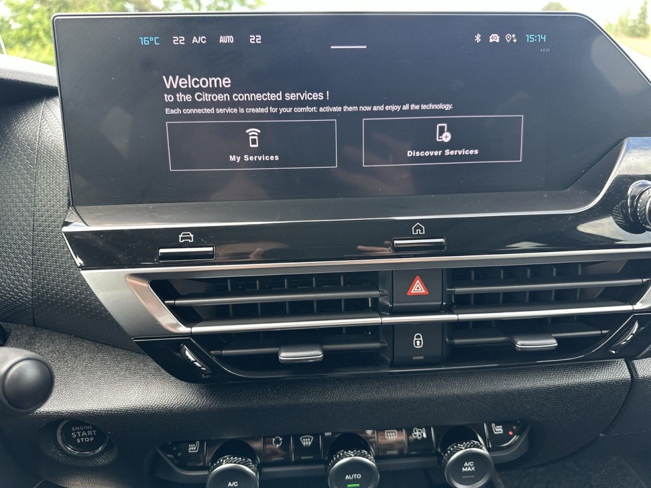 Fahrzeugabbildung Citroën ë-C4 X Shine-1Hnd-Navi-Schiebedach* - mit KI generiert/bearbeitet