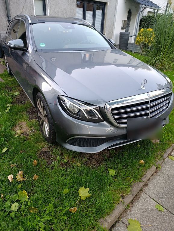 Image of Mercedes-Benz E 220
