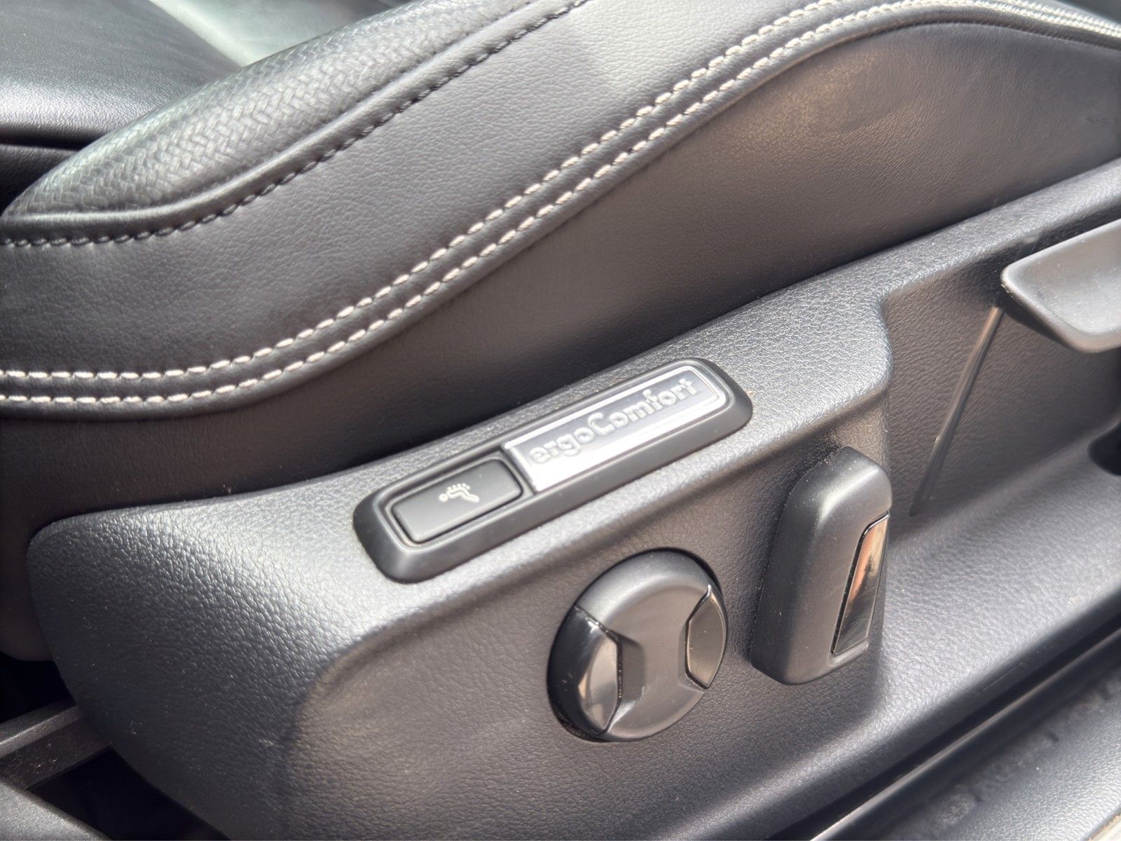 Fahrzeugabbildung Volkswagen Passat Variant *R-Line*Pano*DYNAUDIO*Virt.Cock*