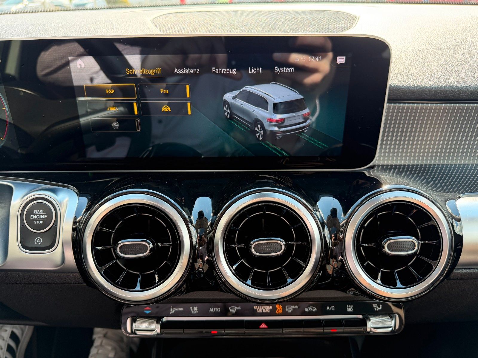 Fahrzeugabbildung Mercedes-Benz GLB 200d 4M 7Sitzer+StandH+Pano+Distr+AHK+360+