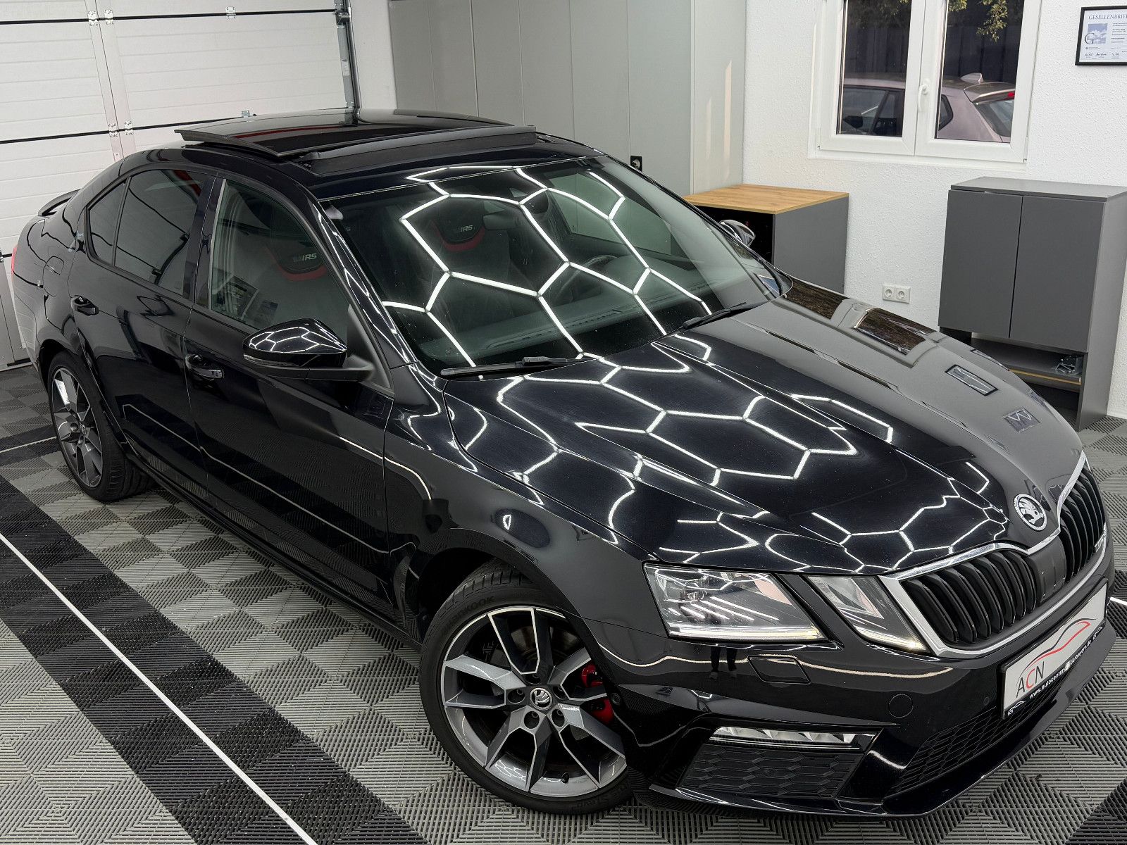 Fahrzeugabbildung SKODA Octavia Lim. RS/LED/PANO/DAB/MEMORY/ACC/AMBI+