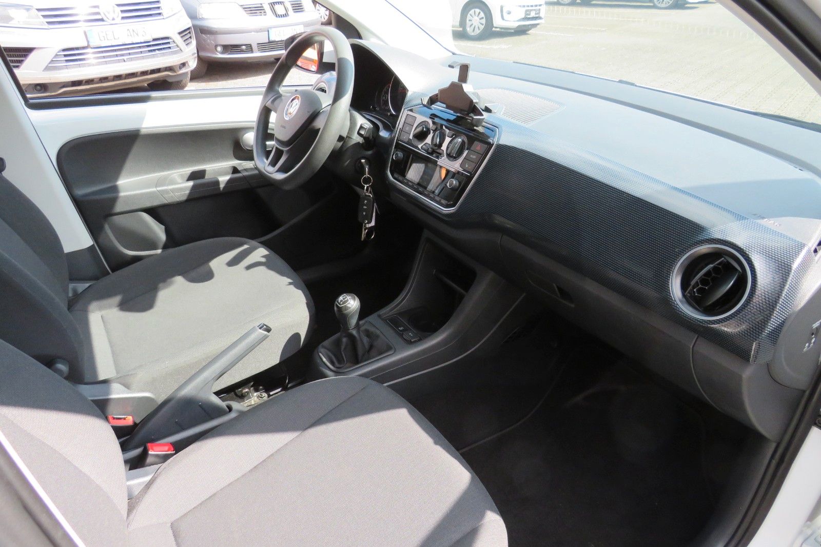 Fahrzeugabbildung Volkswagen up! 4T SITZH. GJ KLIMA TELVOR MAPS&MORE 1.HD
