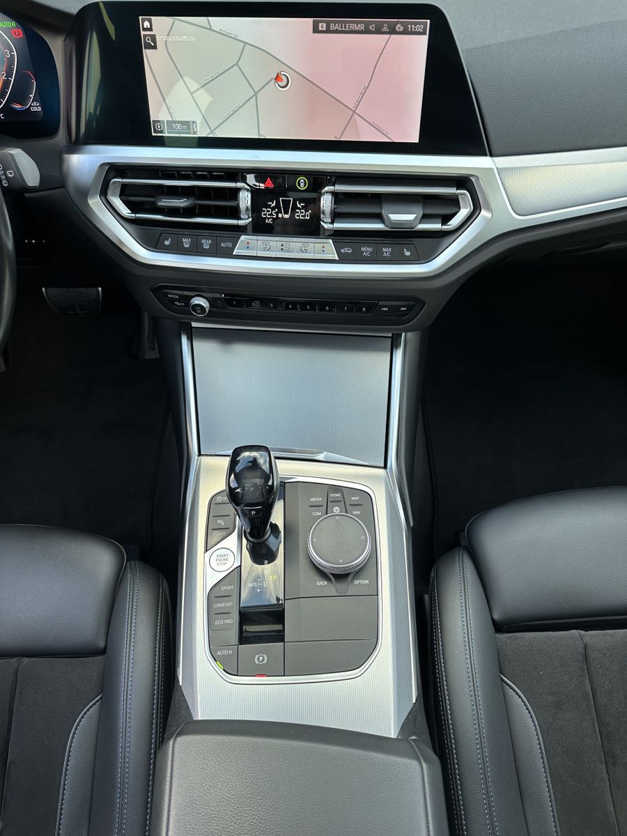 Fahrzeugabbildung BMW 330i Touring M-Sport NAV+LED+PANO+AHK+LIVECOCKPI