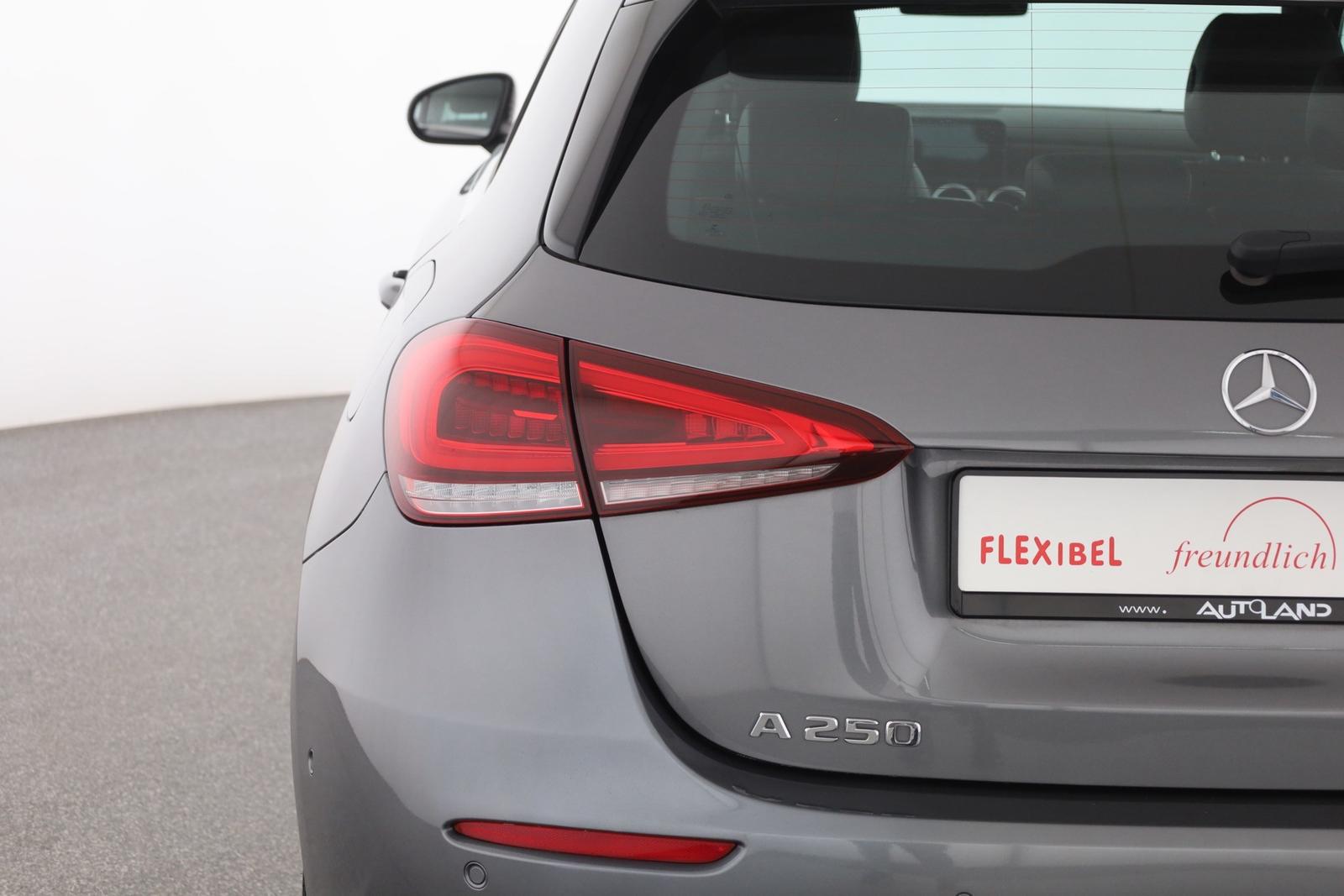 Mercedes-Benz A250 Progressive LED Navi Sitzheizung Kamera AHK