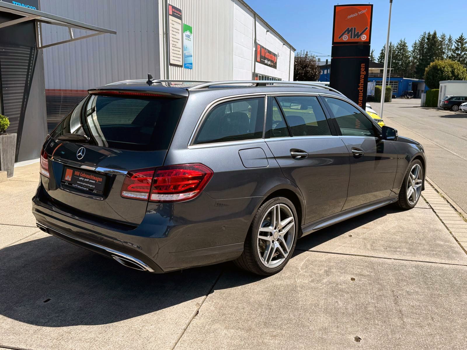 Fahrzeugabbildung Mercedes-Benz E 350 Avantgarde Bluetec MwSt. AHK 360° H&K  ACC