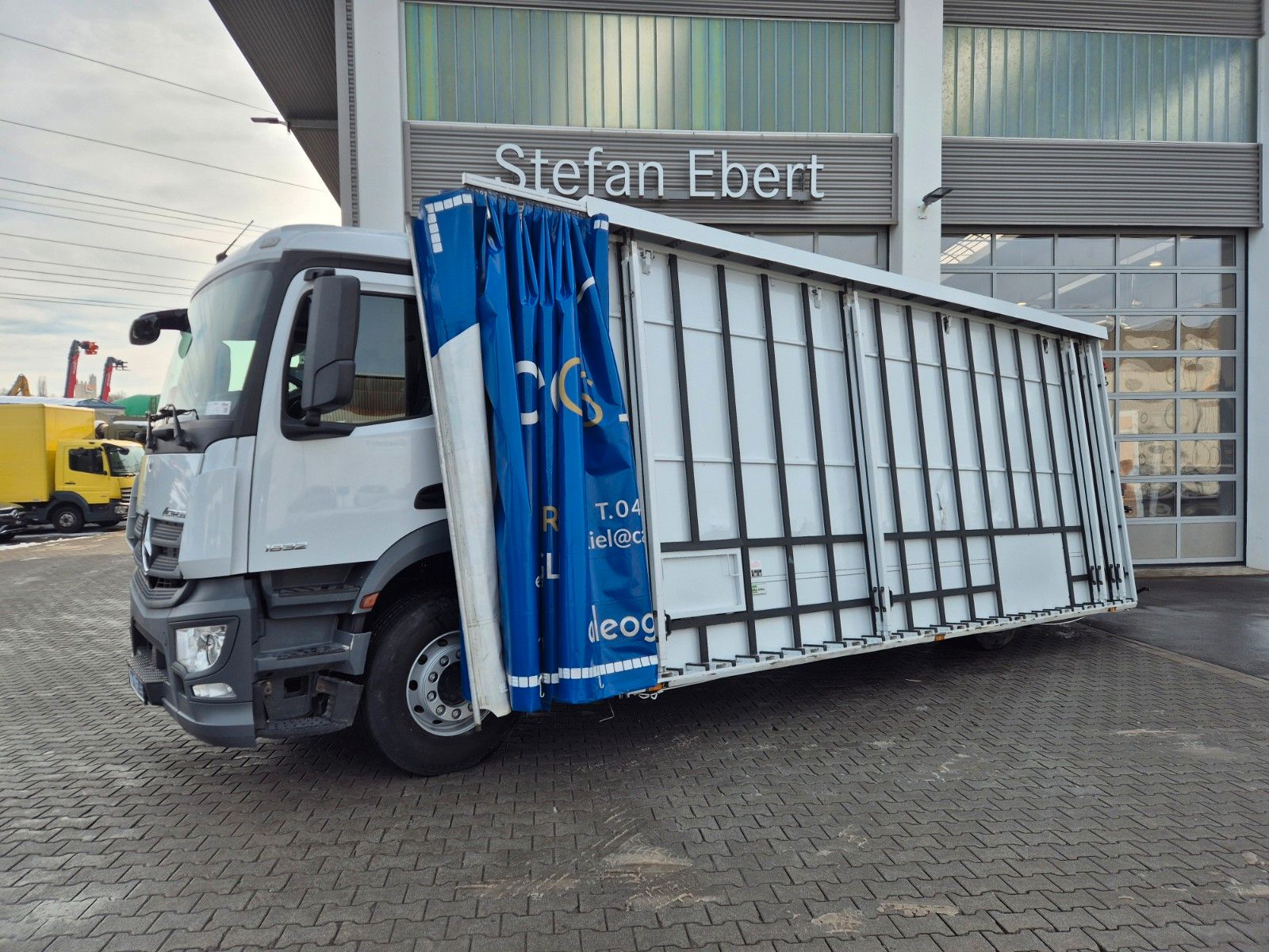 Fahrzeugabbildung Mercedes-Benz Actros 1832 L Glaswand Palfinger PK 14502 Funk