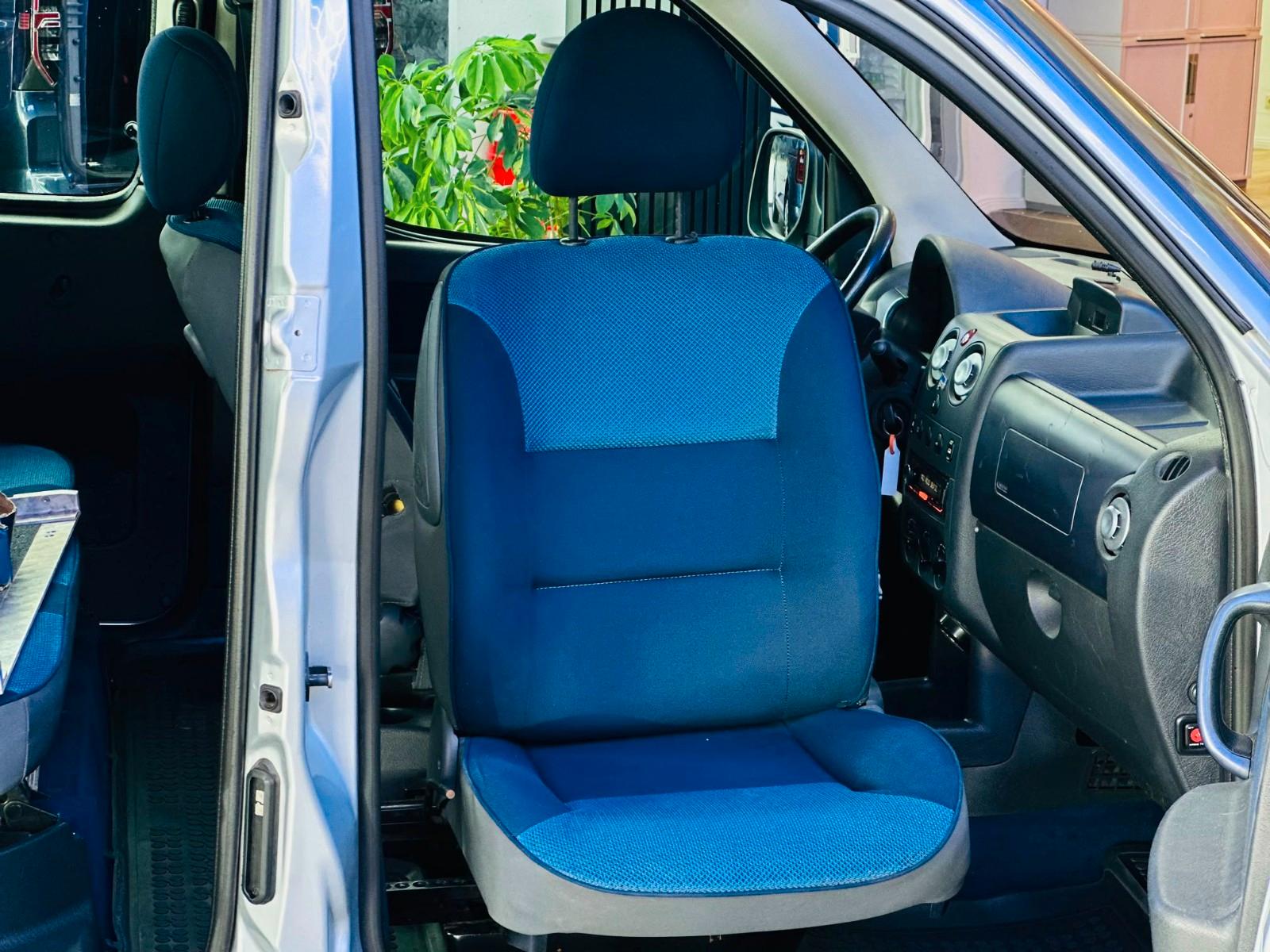 Citroën Berlingo-Schwneksitz-Behindertengerecht-Rampe