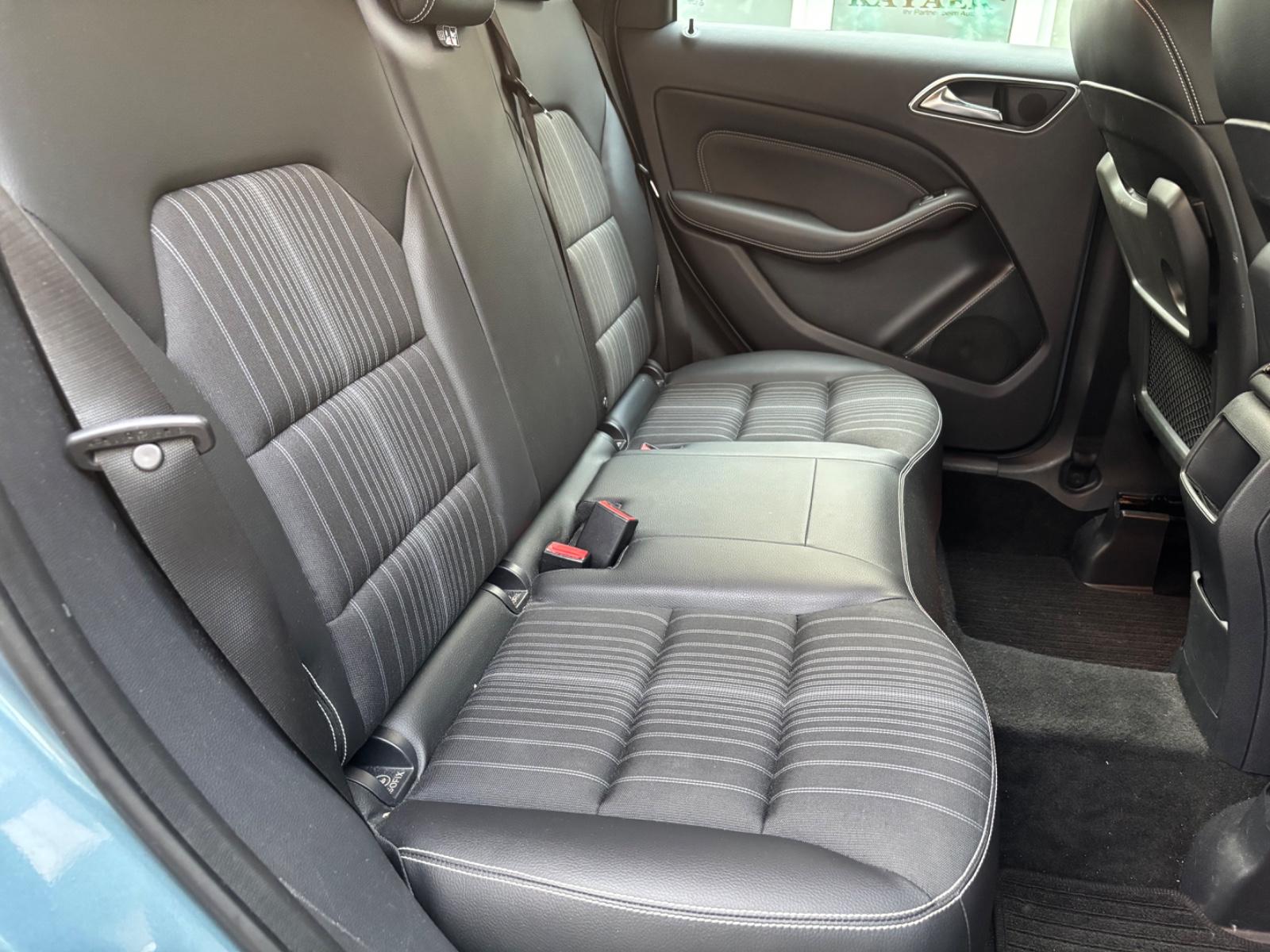 Mercedes-Benz B 180 TEILLEDER-SHZ-PDC 2x-ALUFELGEN