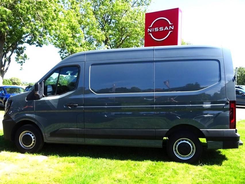 Fahrzeugabbildung Nissan Interstar Kastenwagen Hochdach 3,5t L2H2 N-Conne