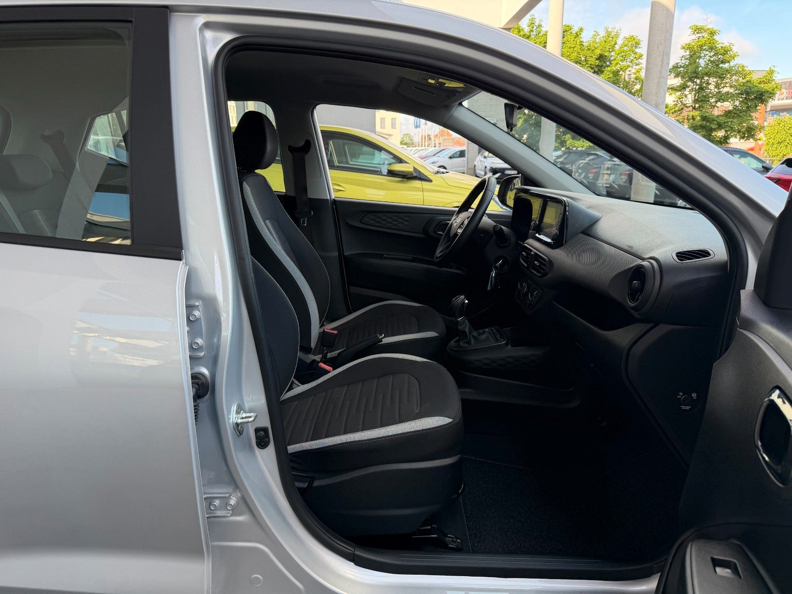 Fahrzeugabbildung Hyundai i10 Trend 84PS Automatik/PDC/SHZ!