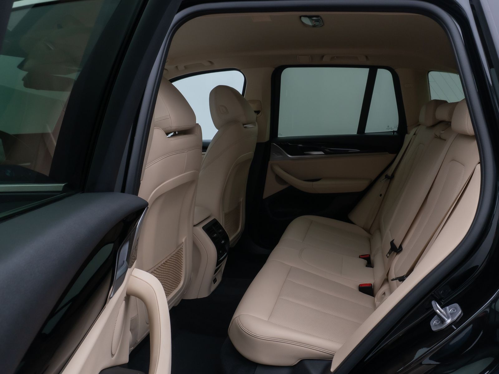 Fahrzeugabbildung BMW X3 xD20d  Kamera DAB HiFi Lnkrhzg Komfort Sport