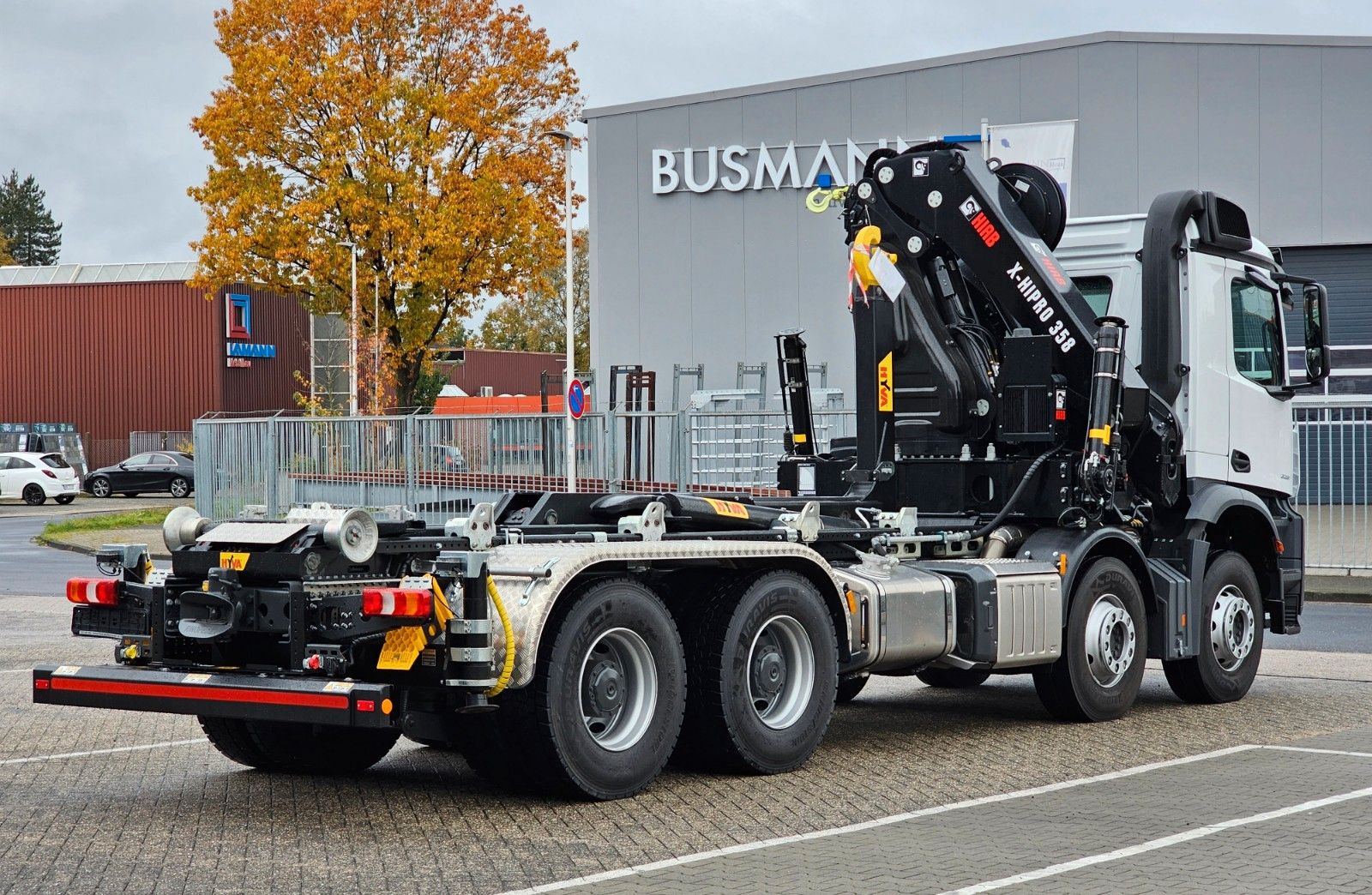 Fahrzeugabbildung Mercedes-Benz Arocs 3251 Abrollkipper HYVA + HIAB 358 E8 / 8x4