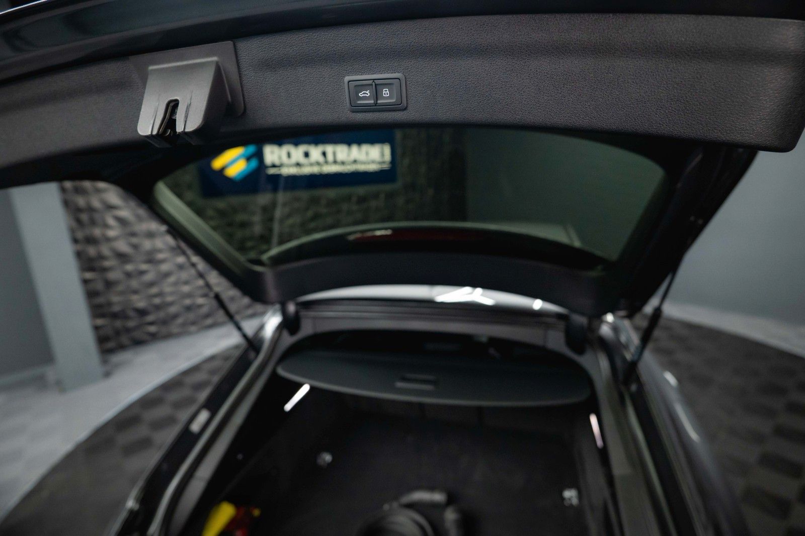 Fahrzeugabbildung Audi A6 Avant 55 TFSIe quattro S-Line Sport *LED*B&O*