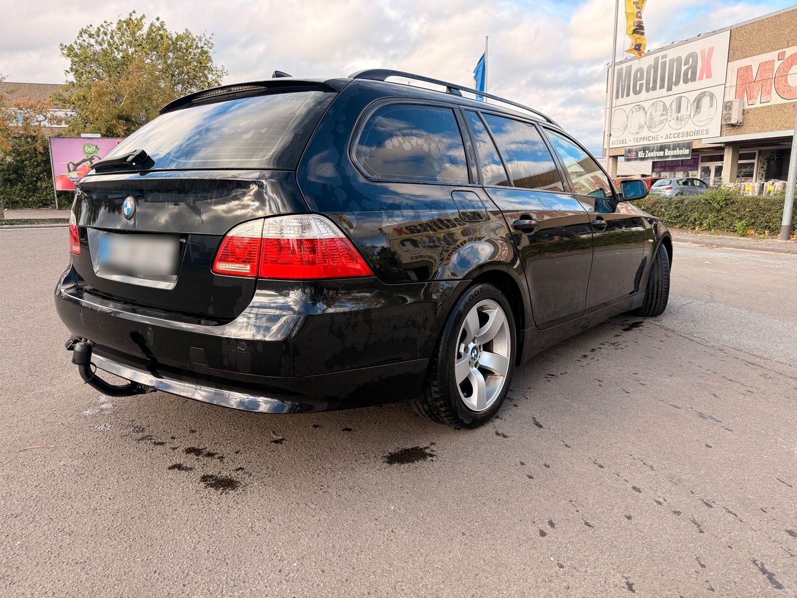 BMW 530 2005 — салон