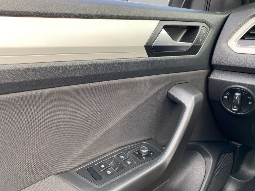 Fahrzeugabbildung Volkswagen T-Roc Cabriolet 1.5 DSG Black Style LED AHZV