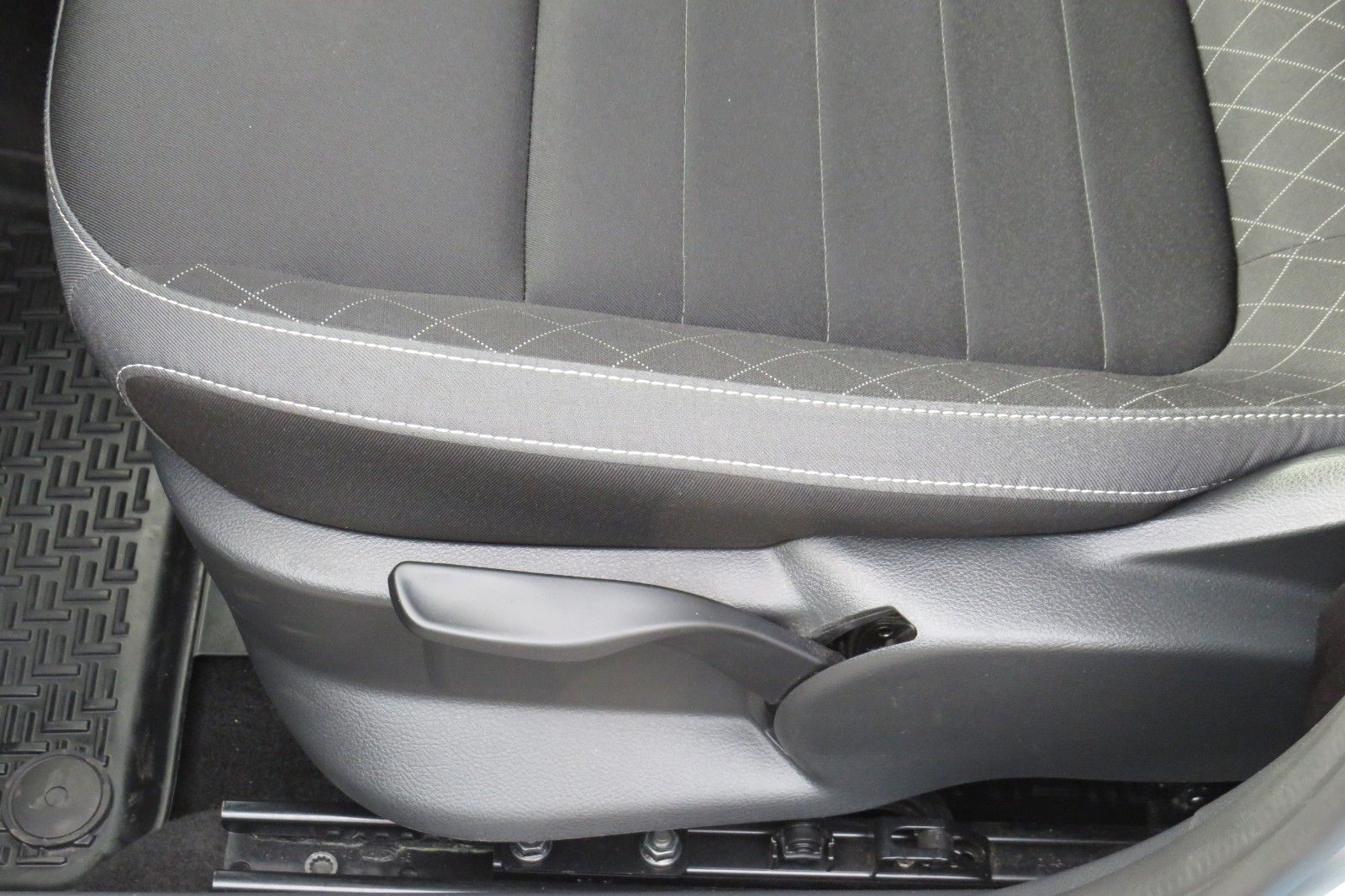 Fahrzeugabbildung SKODA Fabia Combi Ambition APP-CONNECT GRA PDC SITZH.1