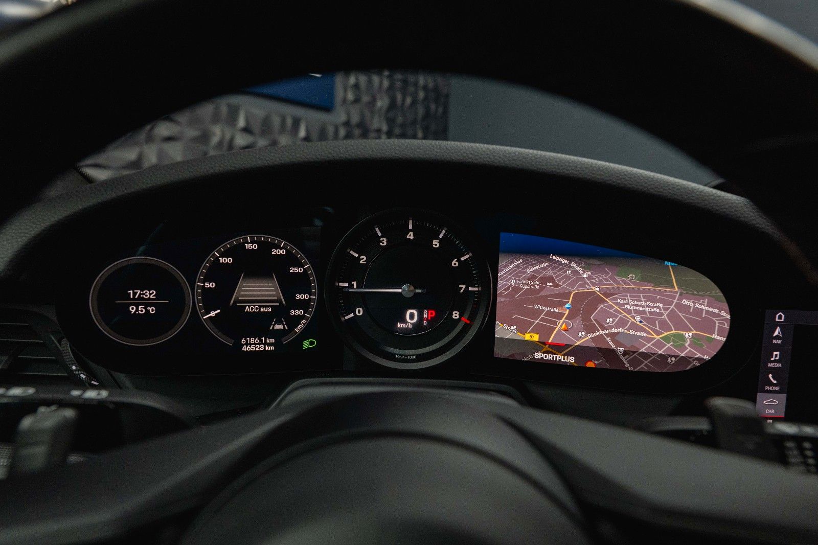 Fahrzeugabbildung Porsche 992 911 Carrera 4 S TECHART AKRAPOVIC 111 Punkte