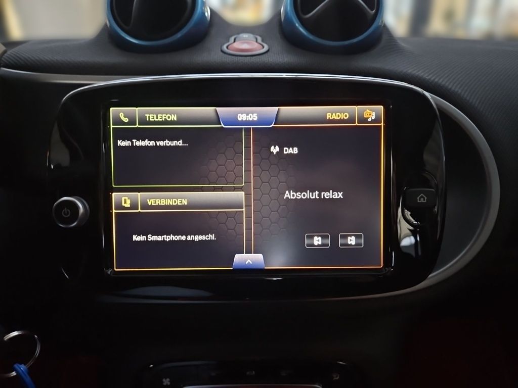 Fahrzeugabbildung Smart EQ forfour Pano LED LM Sitzhzg. DAB Navi Kamera