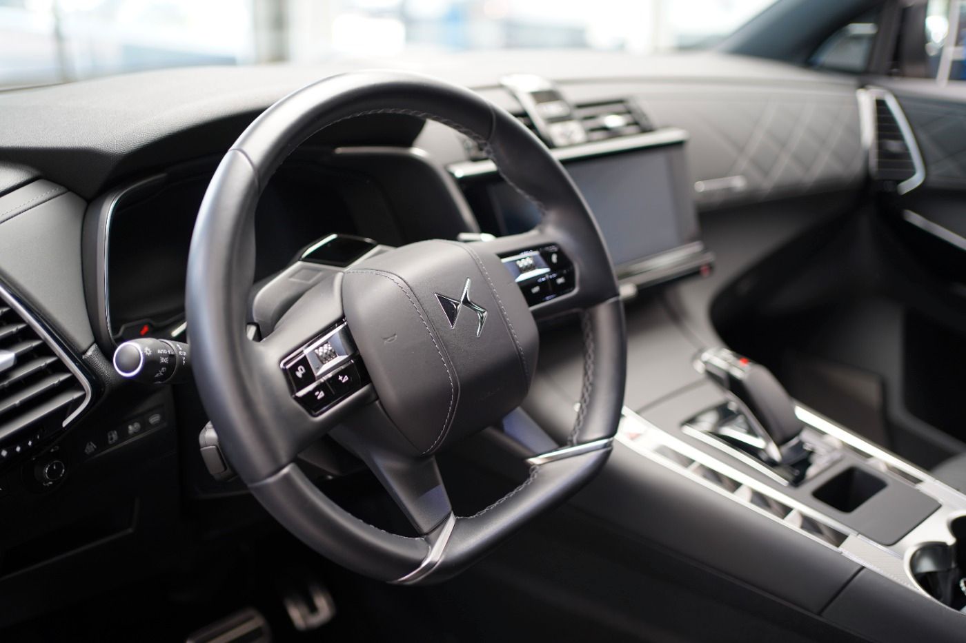 Fahrzeugabbildung DS Automobiles DS7 Crossback E-Tense 4x4 300 Rivoli Automatik