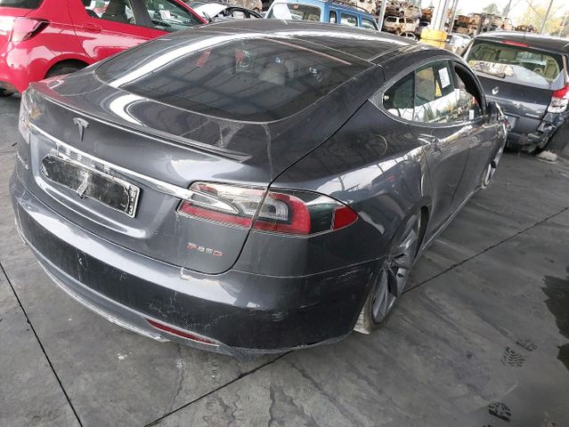 Tesla MODEL S P85D