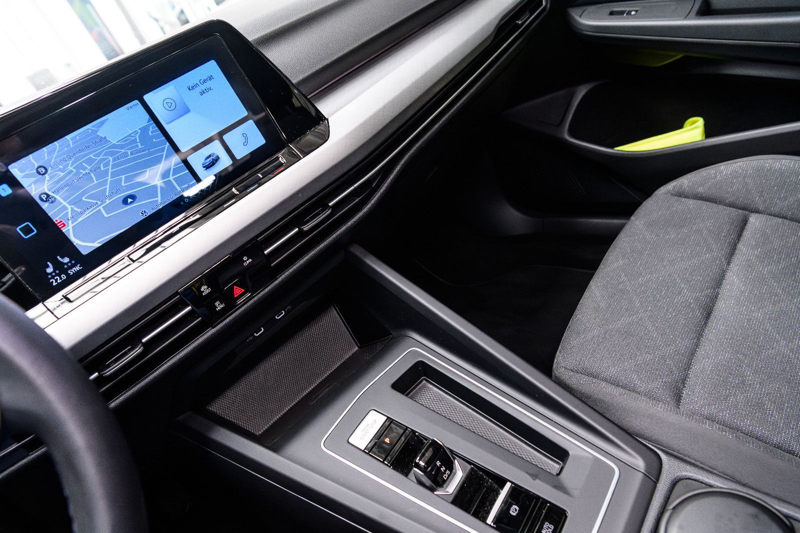 Fahrzeugabbildung Volkswagen Golf VIII Life +STHZ+LED+SHZ+NAVI+PANO+HEADUP