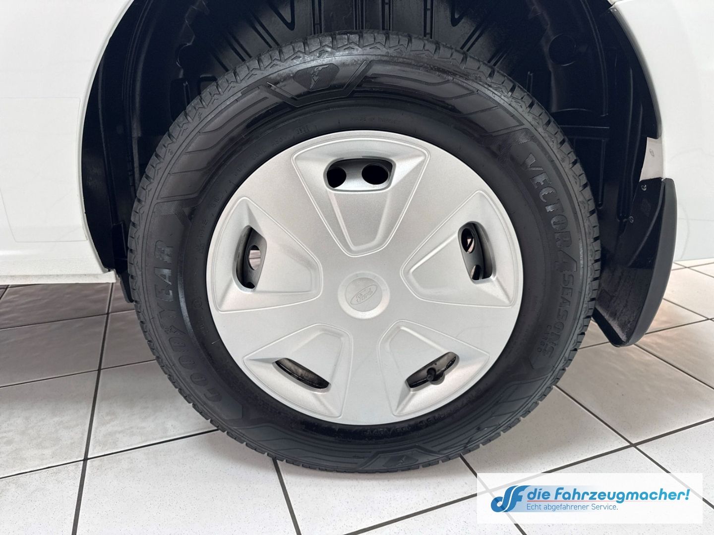 Fahrzeugabbildung Ford Transit Custom Tourneo 320 L1 Trend 2.0 TDCi EU6