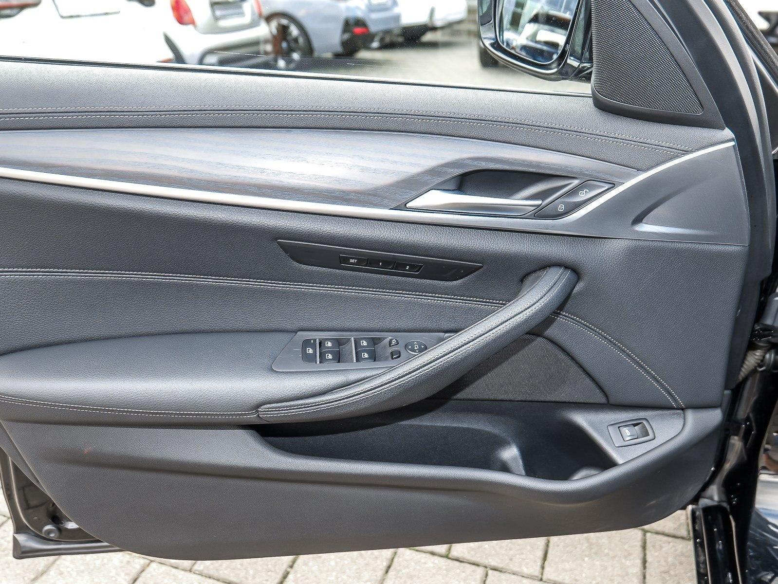 BMW 530d Touring Luxury Line HUD PANO RFK NAVI DAB