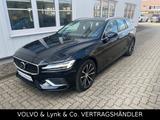 Volvo V60 T6 AWD Recharge Essential AHK GARANTIE - Volvo V60 Essential mit Hybrid-Antrieb (Benzin/Elektro)