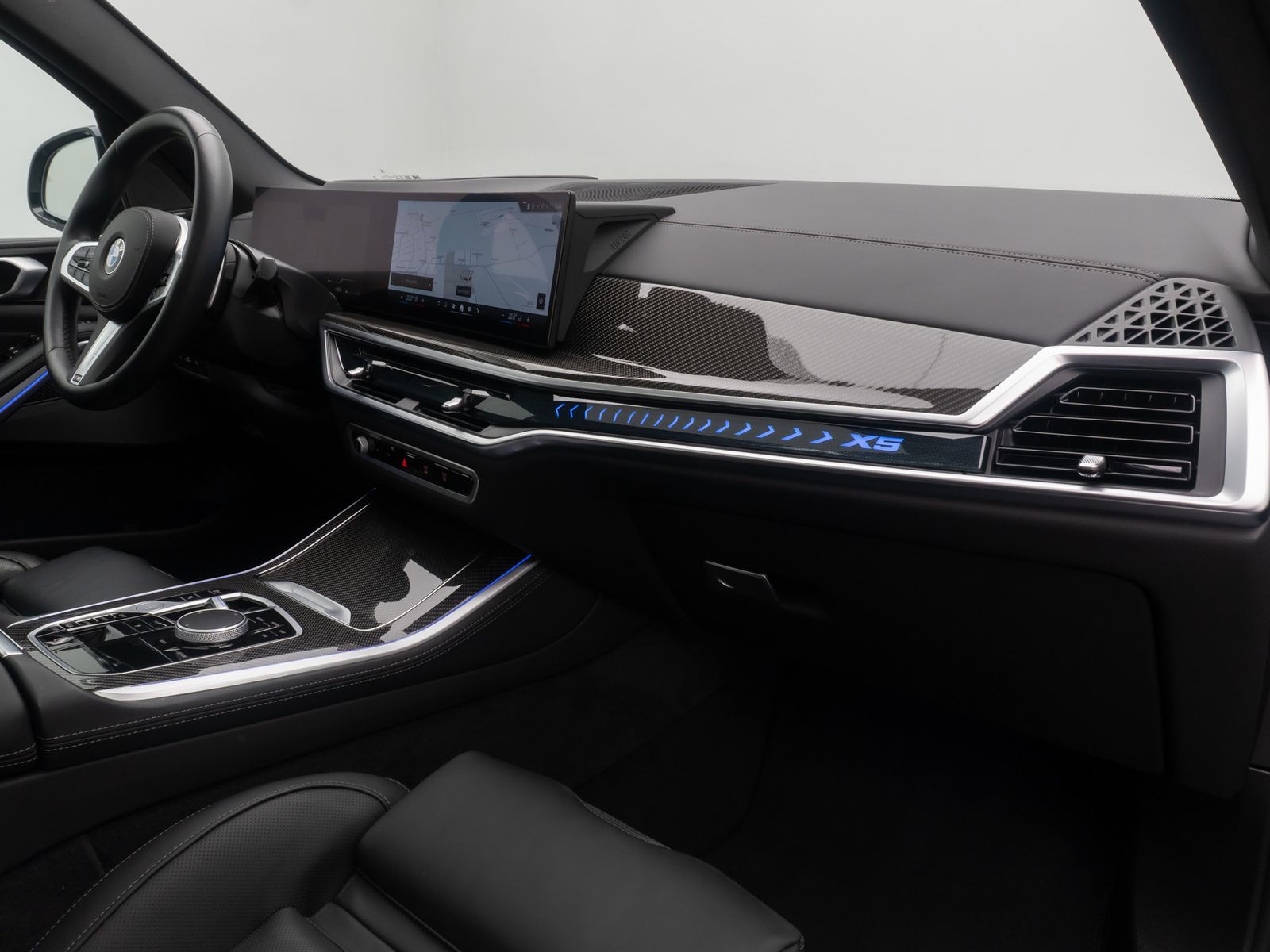 Fahrzeugabbildung BMW X5 xD40d M Sport HUD 360&deg; SoftClose DAB AHK 21"