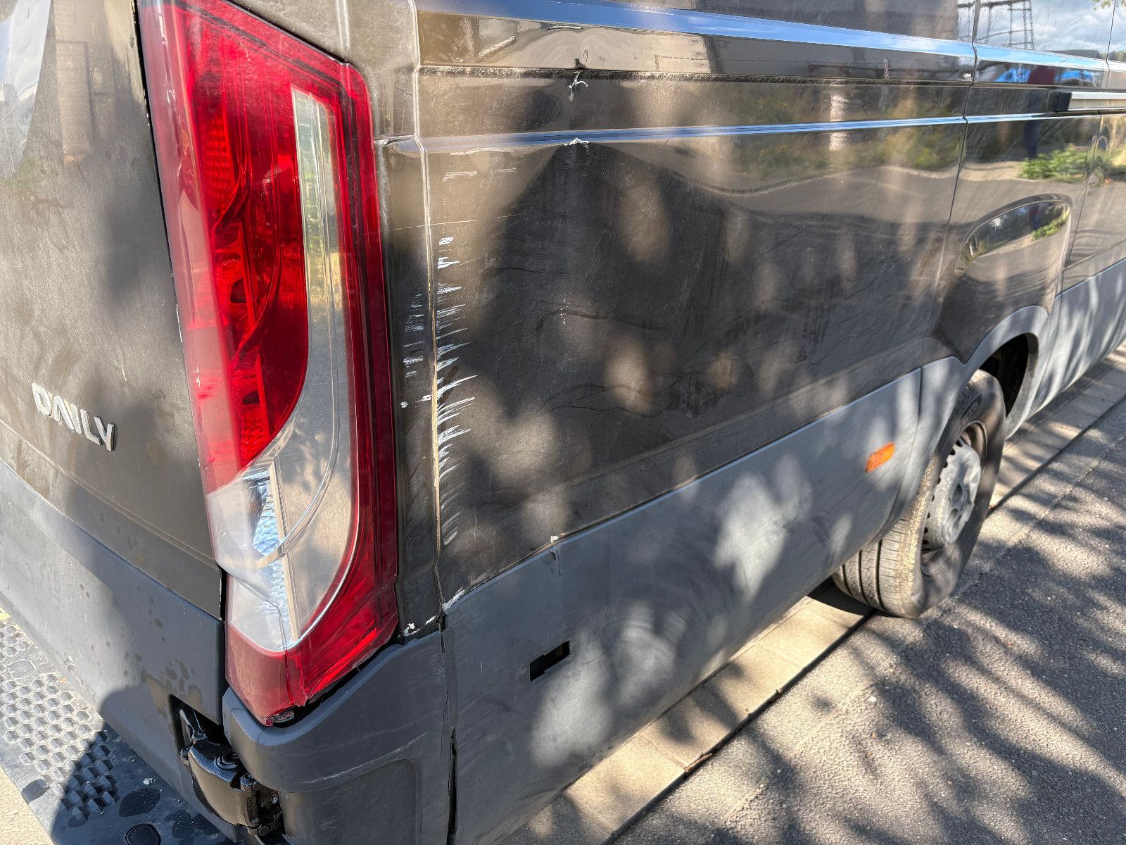 Fahrzeugabbildung Iveco Daily Kasten HKa 35 S ... V Radstand 4100/2-SITZ