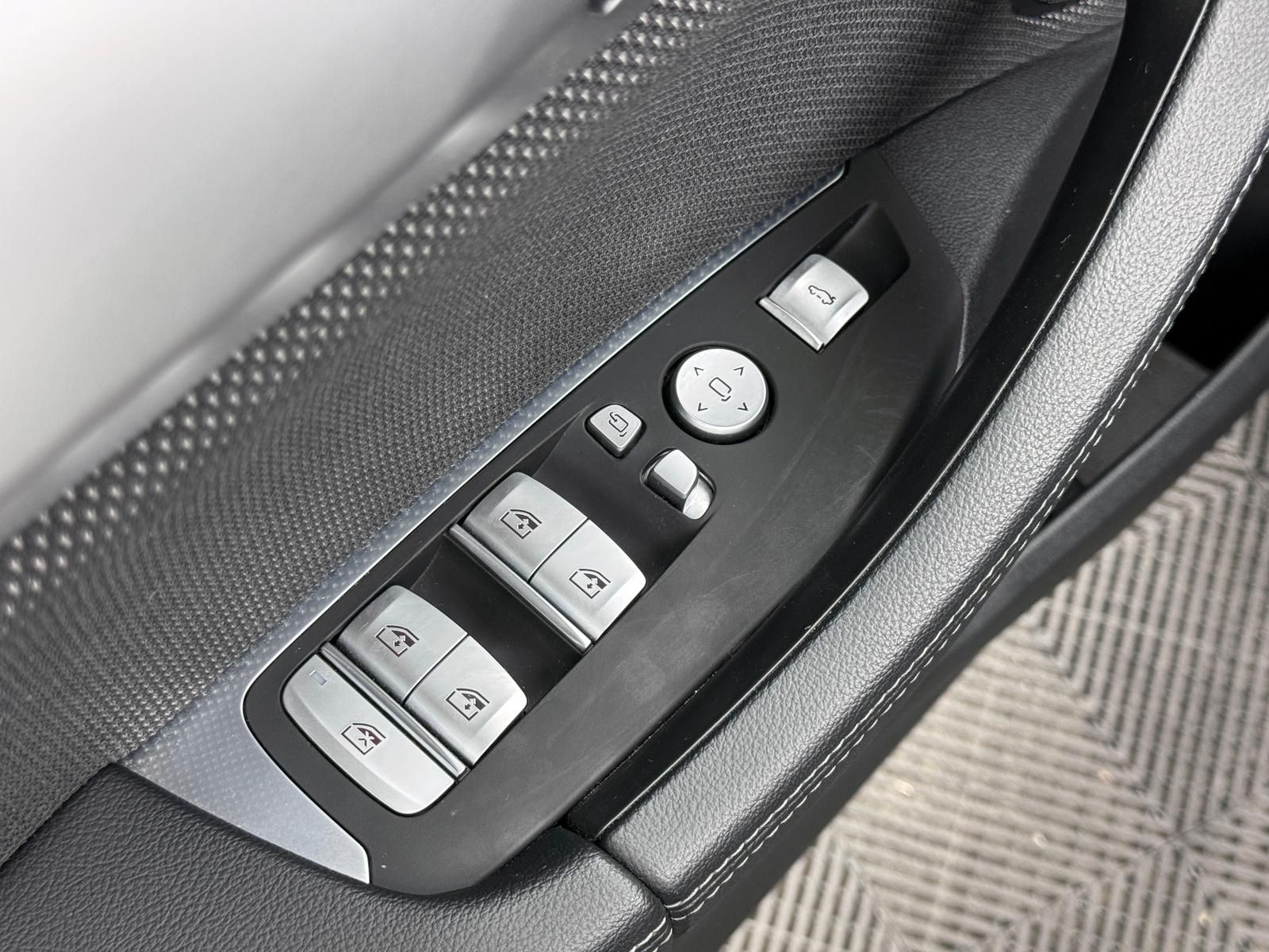 Fahrzeugabbildung BMW xDRIVE20i/ADVANTAGE/ACC/LED/LIVECP/HUD/KEYL/360°