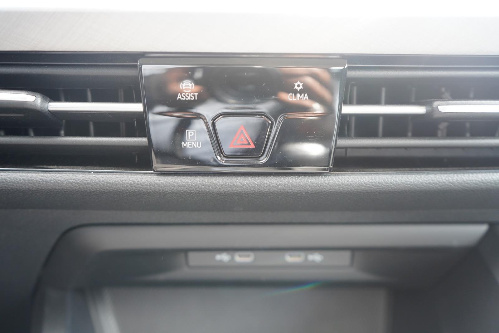 Volkswagen Golf VIII 1.5 TSI Life LED ACC App-Connect PDC