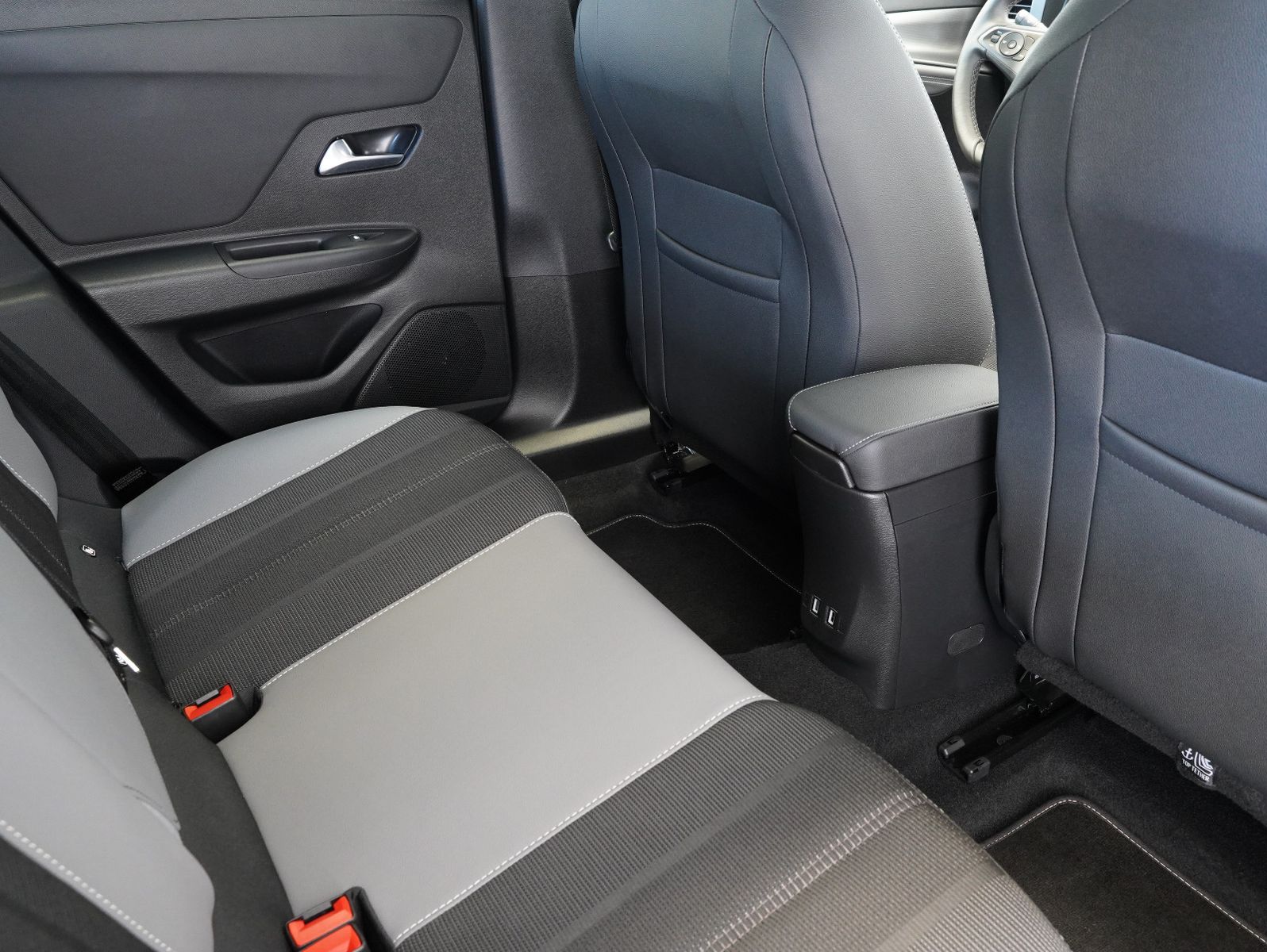 Fahrzeugabbildung Opel Mokka-e Elegance 50KWH/11KW/WÄRMEPUMPE/SOH