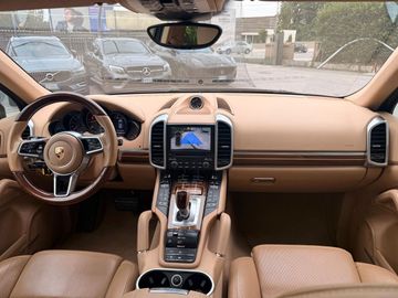 Porsche Cayenne - 8