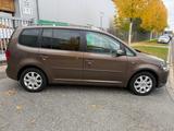 Volkswagen Touran Cup BM*Navi *SHZ*AHK*TÜVNEU* - Volkswagen Touran CUP mit Benzin-Antrieb
