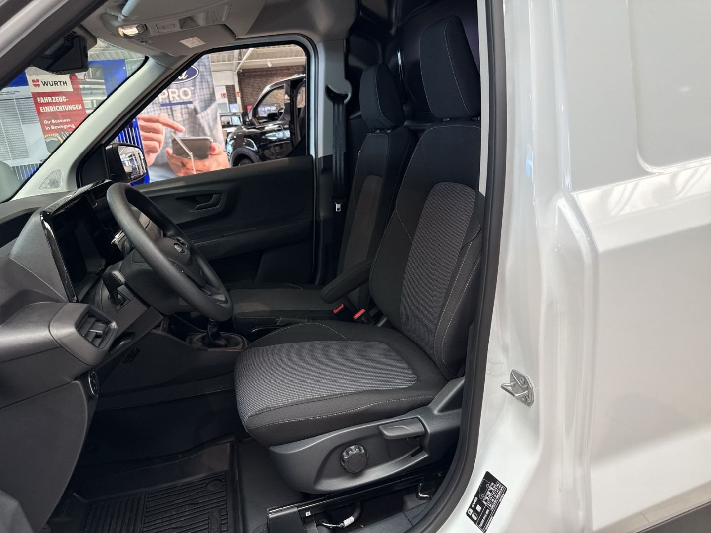 Fahrzeugabbildung Ford Transit Courier Trend AHK Apple CarPlay Android
