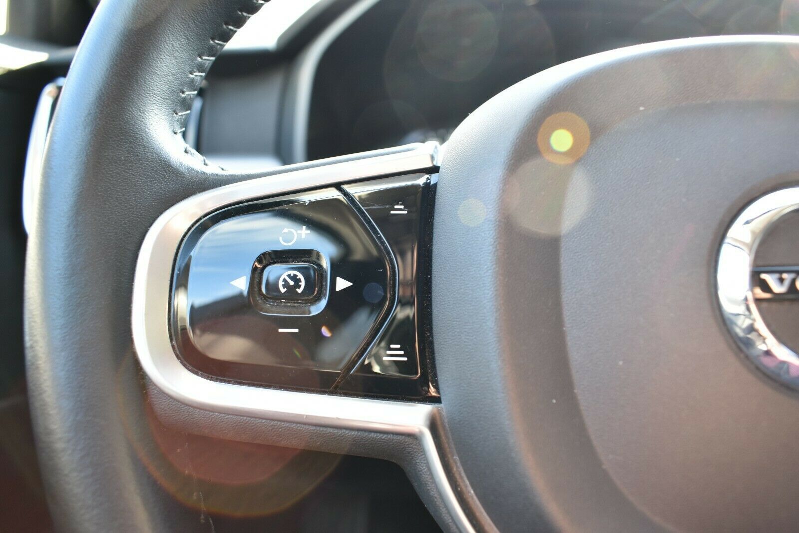 Fahrzeugabbildung Volvo **Mietkauf**V90 D5 Mom.*LED*PPilot*CD*CAM*BLIS
