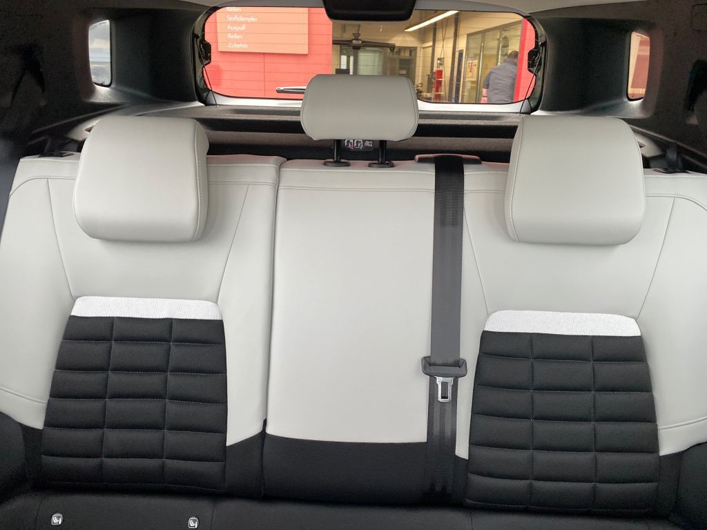 Fahrzeugabbildung Citroën e-C3 Aircross MAX *Winter-Paket*