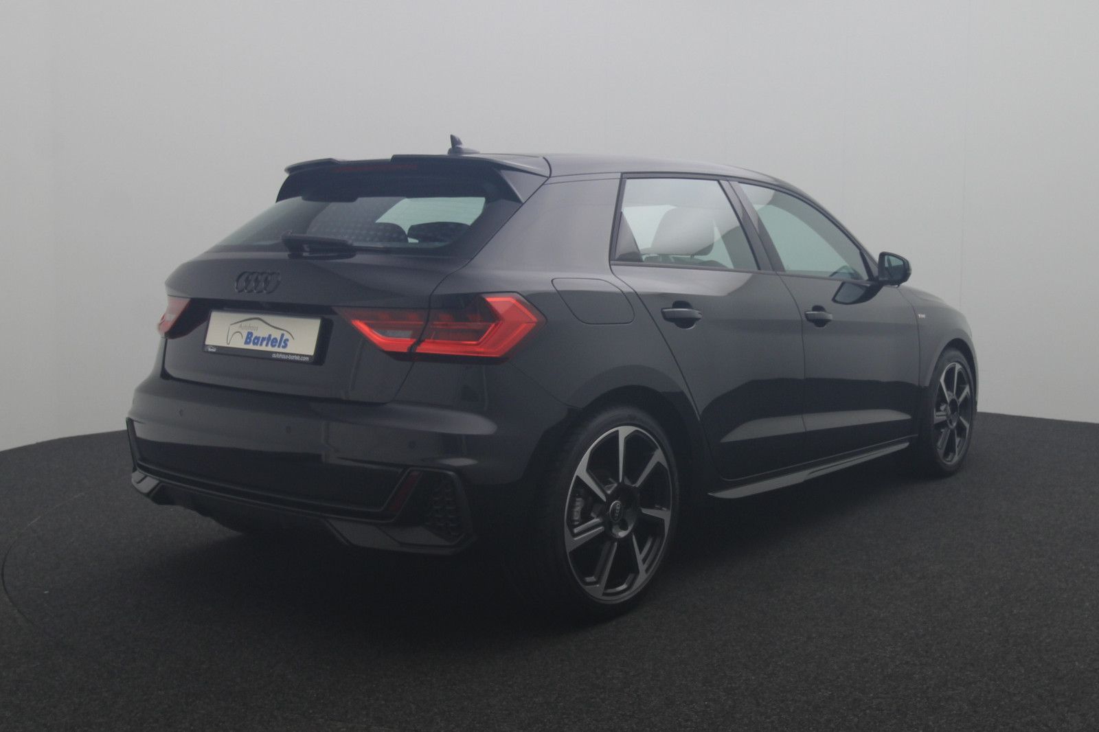 Fahrzeugabbildung Audi A1 Sportback 30 TFSI S line 18"Optik schwarz LED