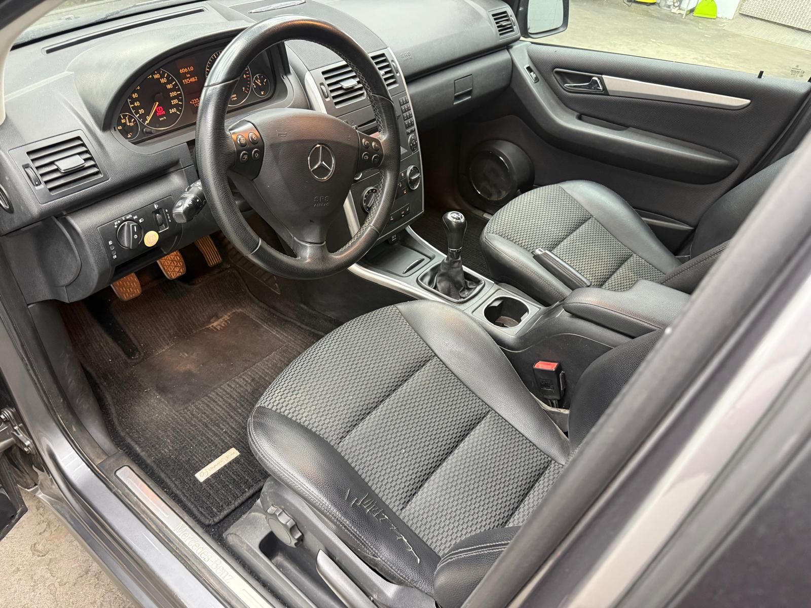 Mercedes-Benz A 160 BlueEFFICIENCY  PANORAMA | KLIMA | PDC – Bild 12
