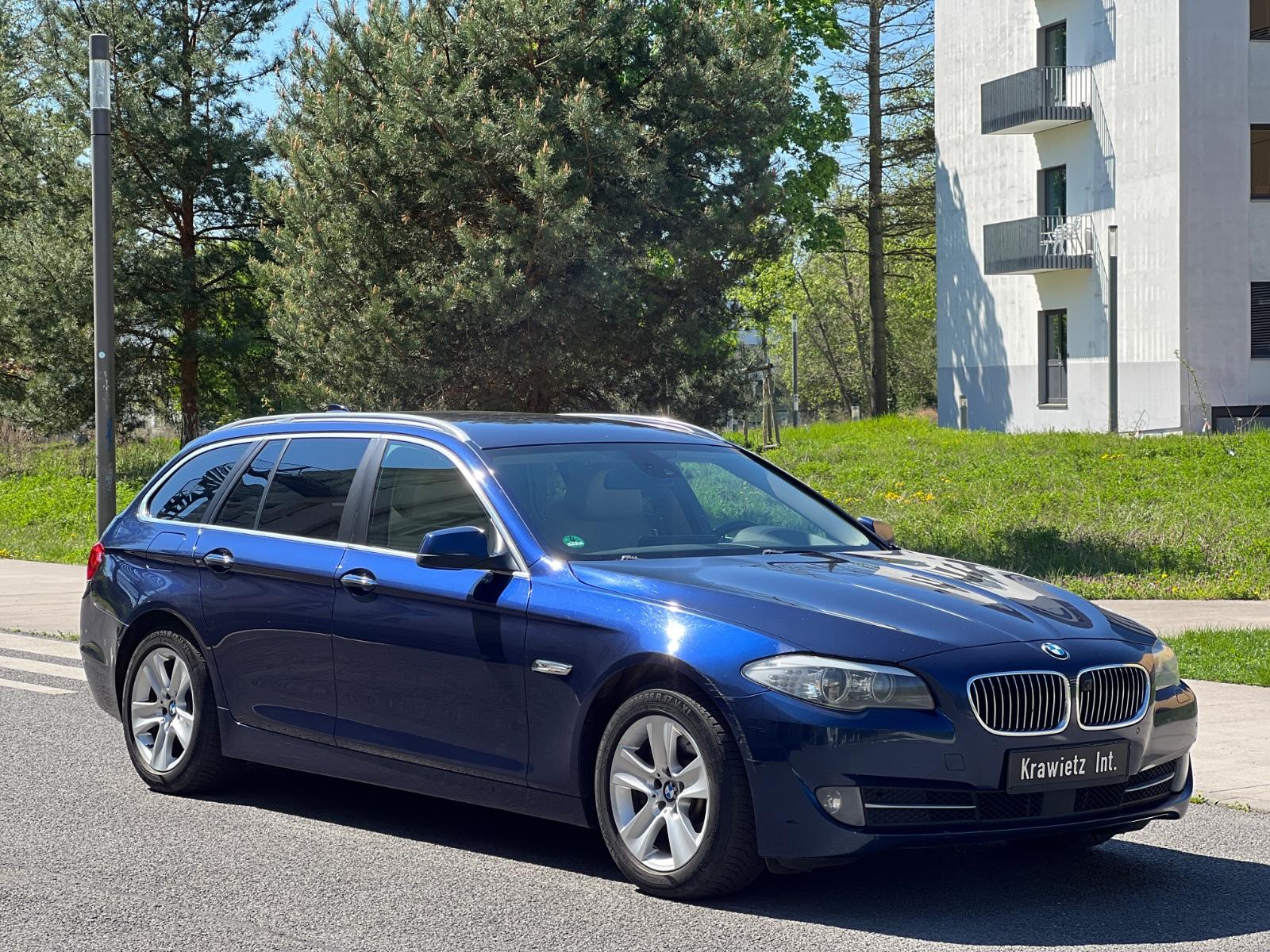 BMW 525 2012 — rear view
