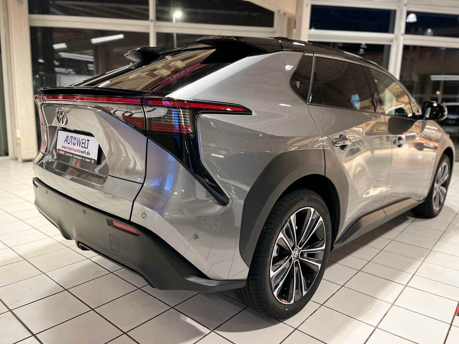 Fahrzeugabbildung Toyota bZ4X FWD Lounge jetzt noch mit 0% Finanzieren