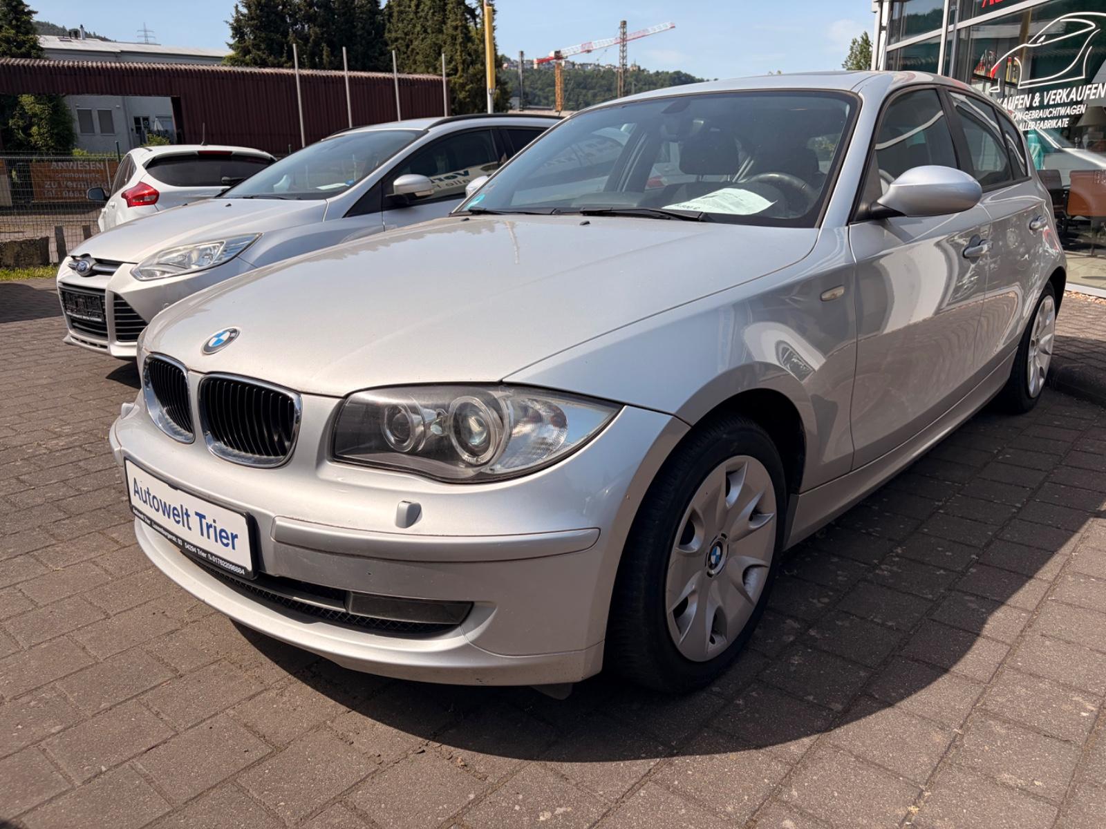 BMW 118i Edition Lifestyle AUTOMATIK NAVI PDC