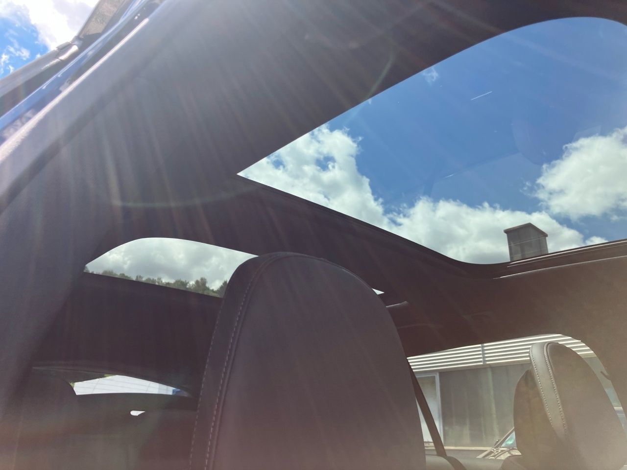 Fahrzeugabbildung Mercedes-Benz E 220 d T AMG+NIGHT+AHK+PANO+KEYLESS+