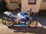 Suzuki GSX-R 750 - SUZUKI 1999 GSX 750
