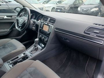 Volkswagen Golf - 11