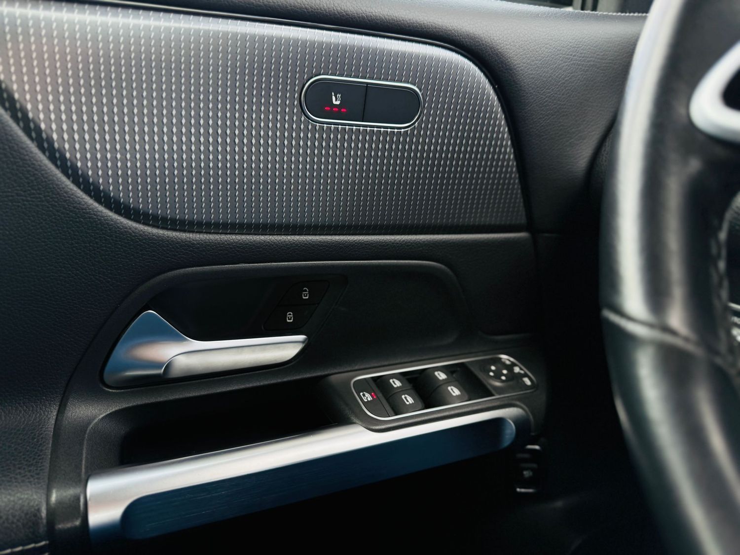 Fahrzeugabbildung Mercedes-Benz GLB 220 d PROGRESSIVE - AHK, Navi, LED, PTS, RFK