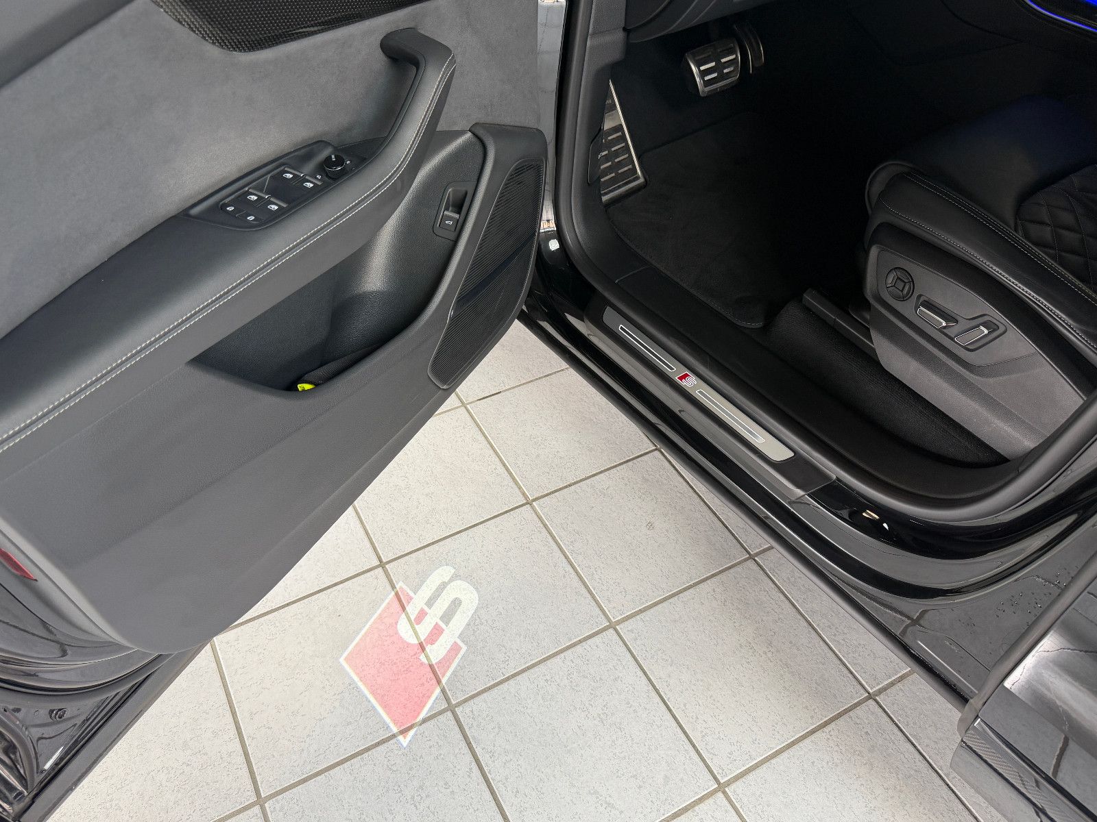 Fahrzeugabbildung Audi Q8 50 TDI Quattro/COMPETITION-PLUS/CARBON/VOLL